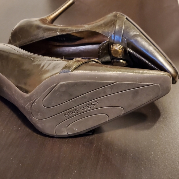 NINE WEST Dark Green Distressed Hardware Heel US 7.5 M - Picture 4 of 5